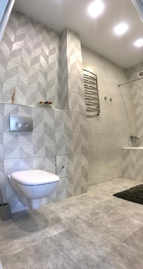 Затишні Та Просторі Апартаменти В Новобудові Ternopil Exterior photo